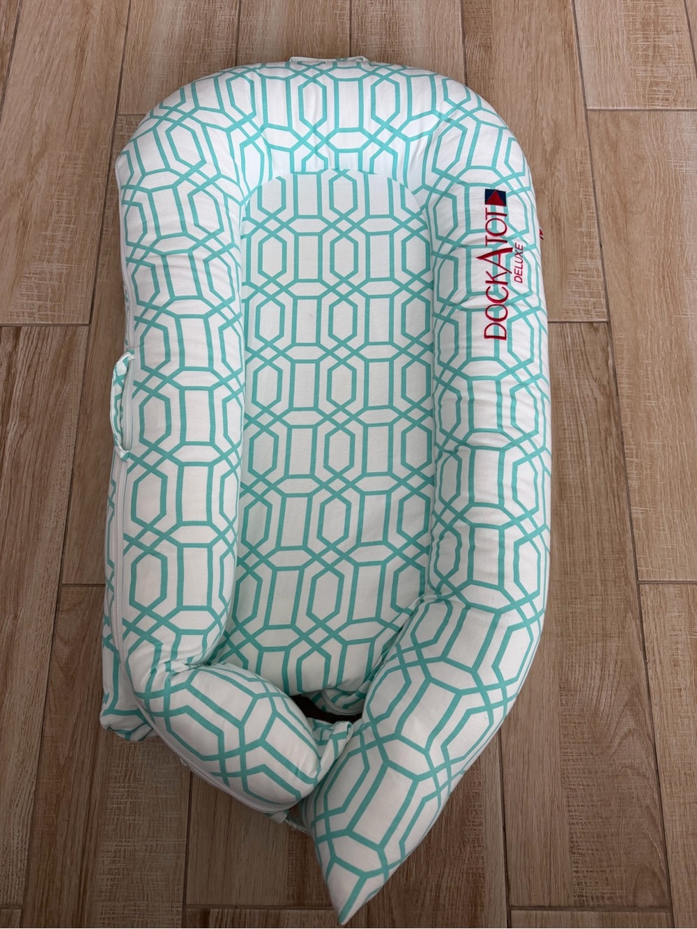 DockATat deluxe turquoise baby bed
